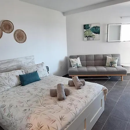 Apartment, Sea View, 200m From The Beach, Close To Town