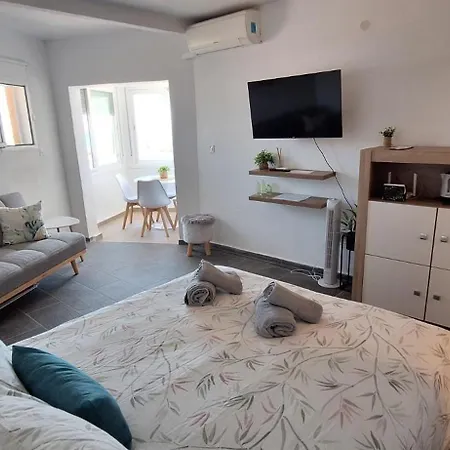 Apartment, Sea View, 200m From The Beach, Close To Town Apartment *