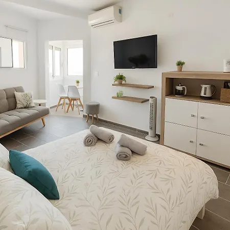 Apartment Apartment, Sea View, 200m From The Beach, Close To Town